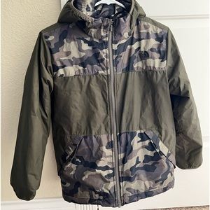 Boy’s reversible TNF down jacket - camo color